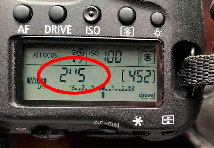 Shutter speed of 2.5 seconds would be written as 2"5 on your camera